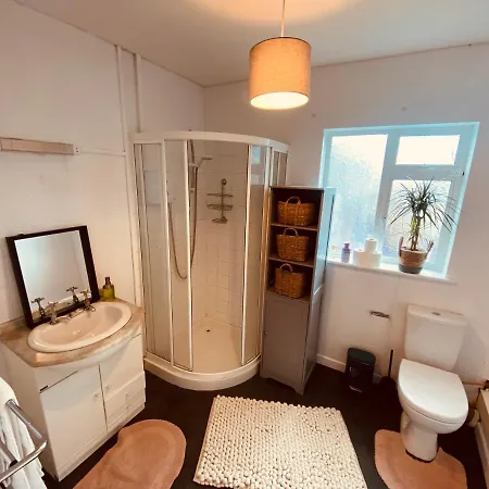 Business Is Not Open Homestay szállás Limerick Junction